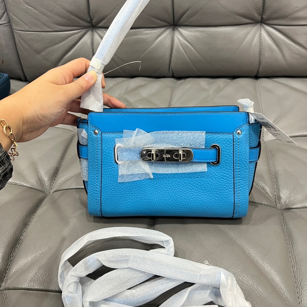 NWT Coach Swagger Wristlet/Crossbody Turquoise # 53032 Retail $275 - Picture 5 of 11